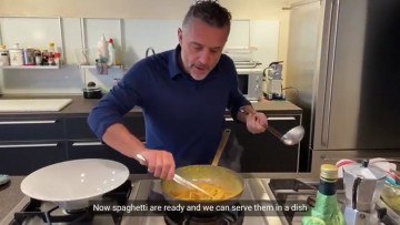 Try to cook at home Italian spaghetti Carbonara, learn how to prepare this Italian famous dish looking at this video, where the Michelin starred chef Giancarlo Perbellini shows you all the ingredients and steps of the Carbonara recipe